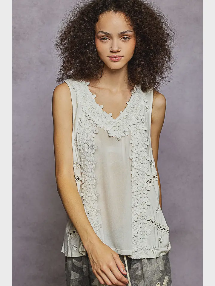 FLORAL LACE DETAIL TOP